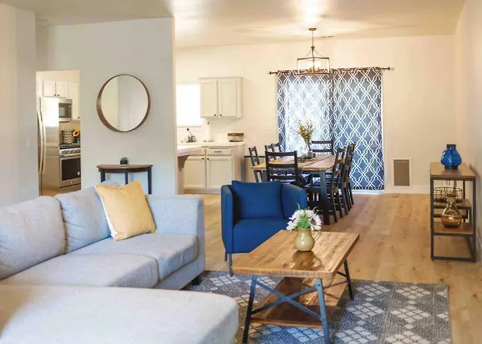 Gateway Retreat: Short Drive To The Sequoias