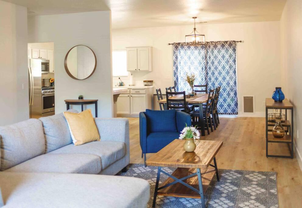 Gateway Retreat: Short Drive To The Sequoias * Exeter
