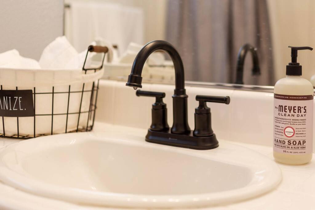 Gateway Retreat: Short Drive To The Sequoias Villa