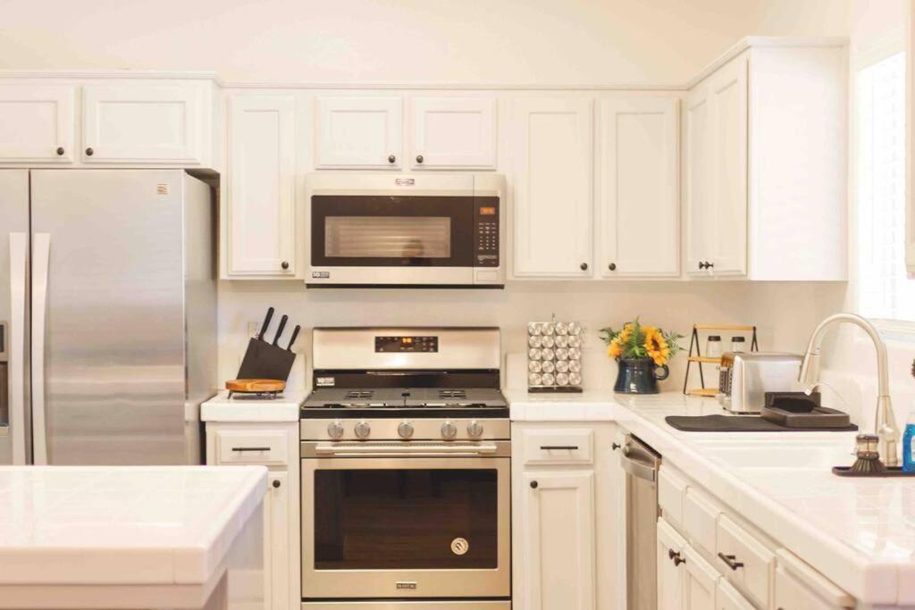 Gateway Retreat: Short Drive To The Sequoias Villa Exeter